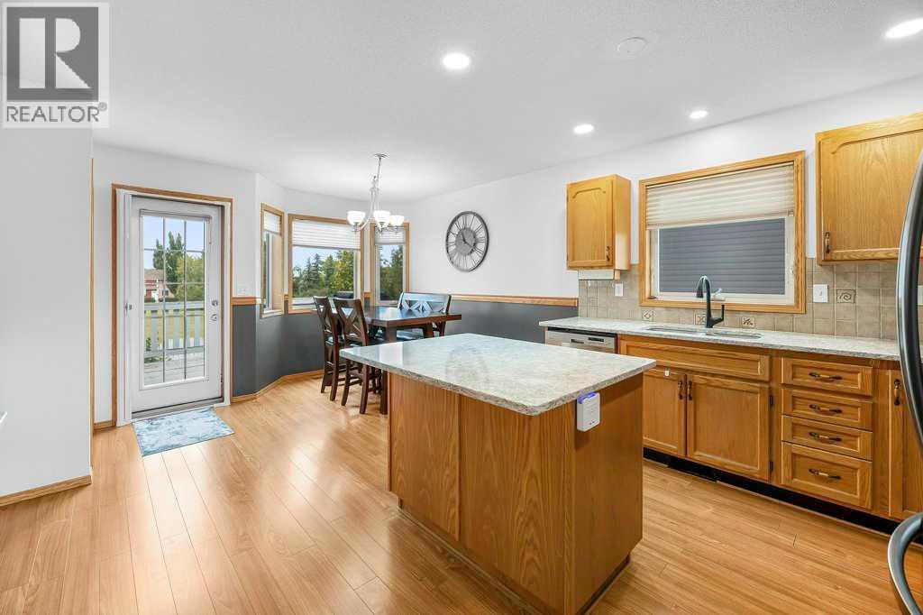 Listing photo – 6214 39 Avenue Close, Stettler