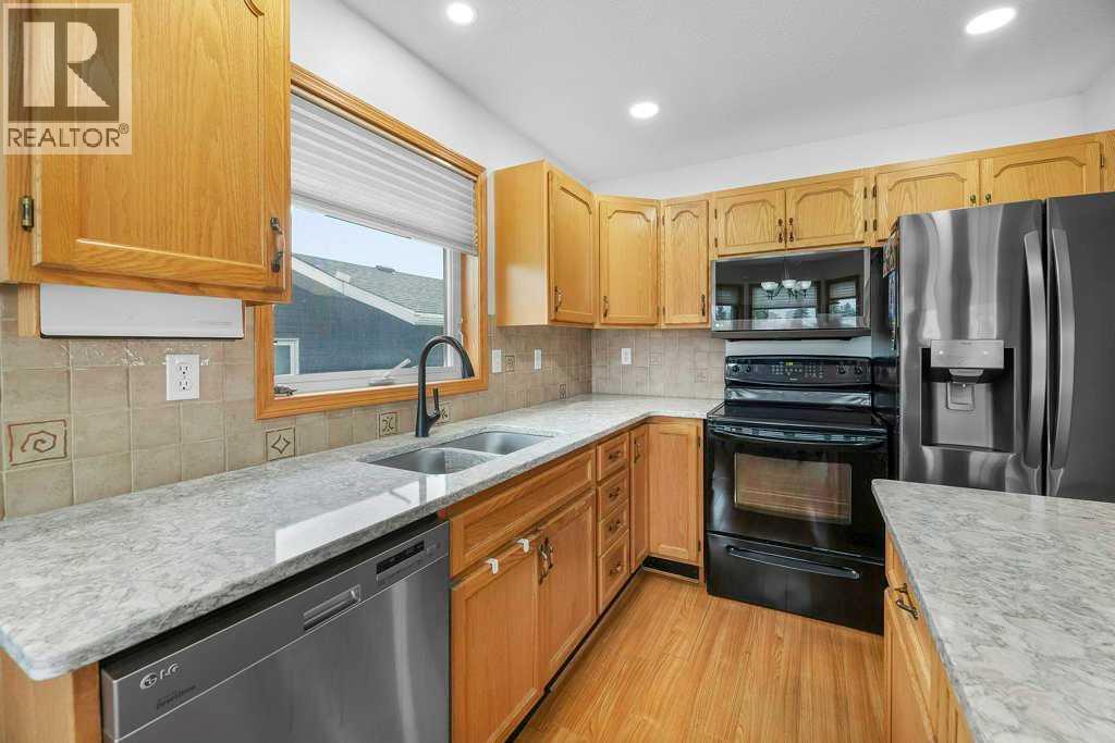 Listing photo – 6214 39 Avenue Close, Stettler