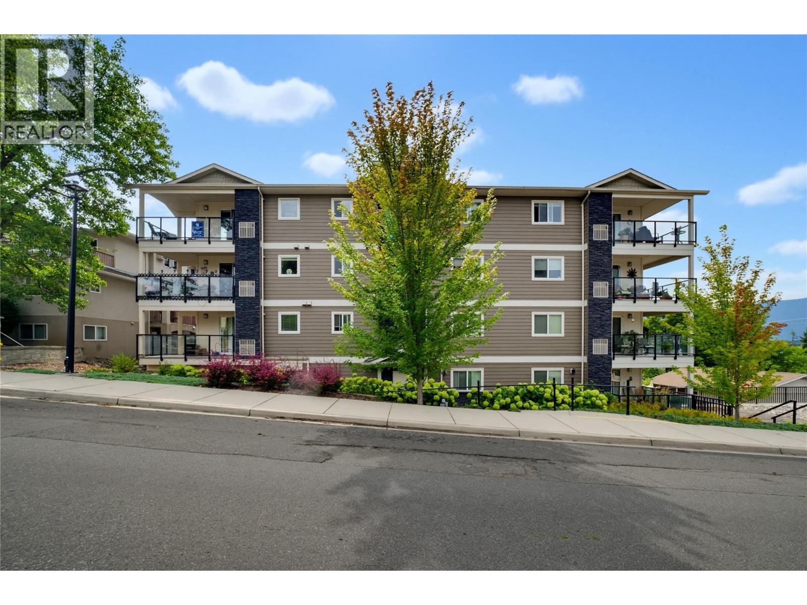 #106 330 4th Avenue SE - 44