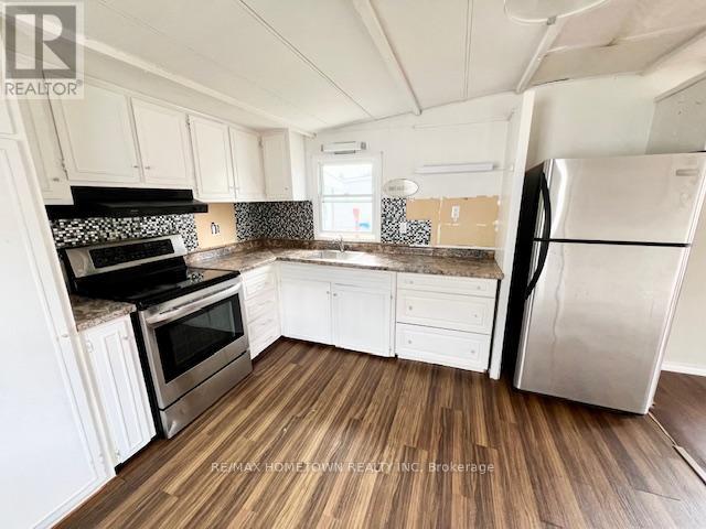 #3 1871 OXFORD AVENUE - 13