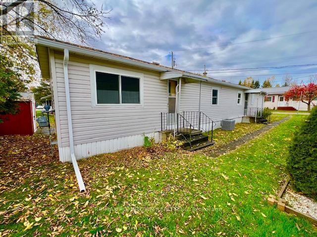 #3 1871 OXFORD AVENUE - 15