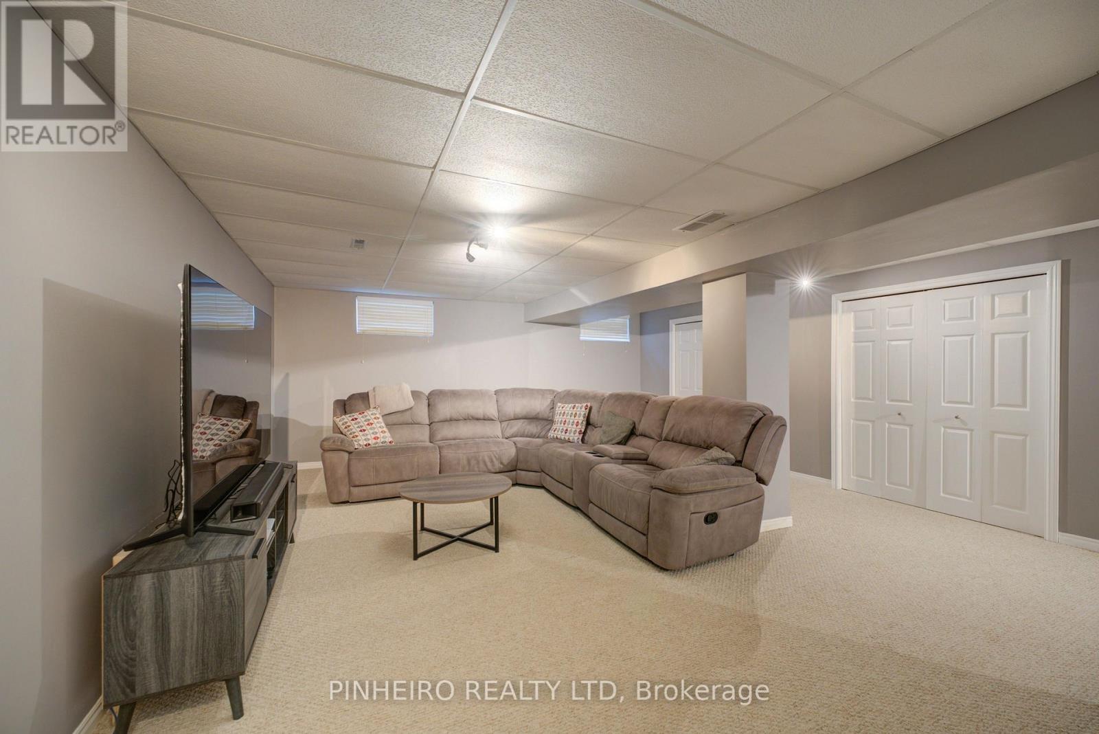 42 HICKORY BOULEVARD W - Image 24