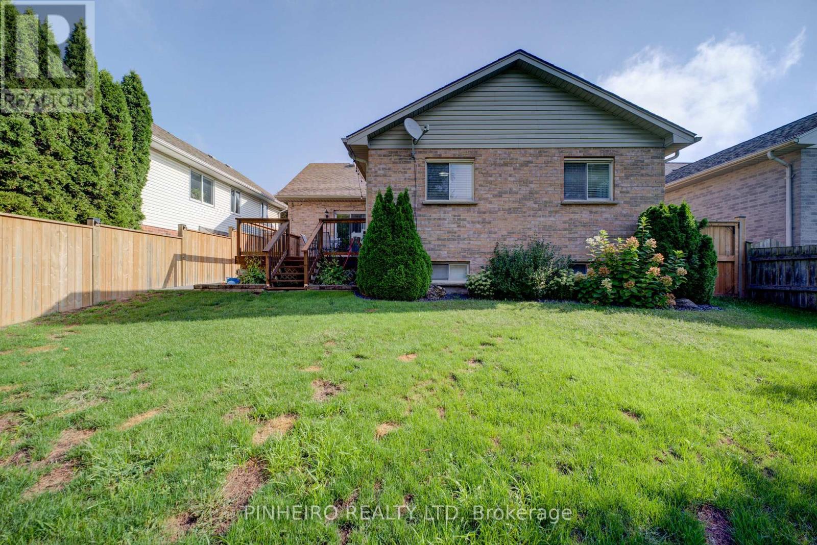42 HICKORY BOULEVARD W - Image 35