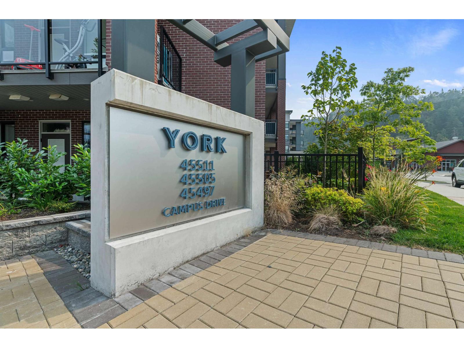 1 Bed, 1 Bath Apartment for Sale in Chilliwack – 102 45511 CAMPUS DRIVE, Garrison Crossing, Chilliwack – MLS# R3161206 - Image 3