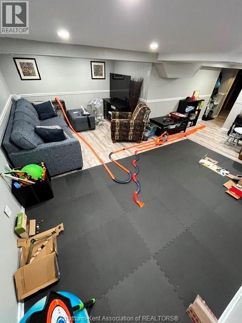 73 PHYLLIS AVENUE - 19