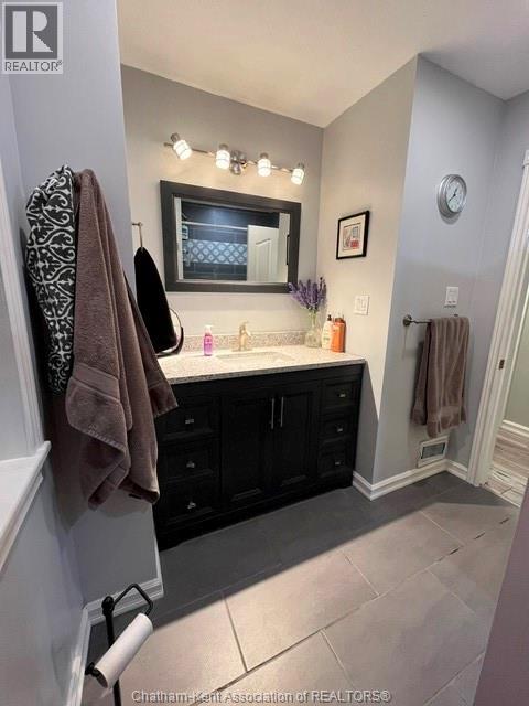 73 PHYLLIS AVENUE - 7