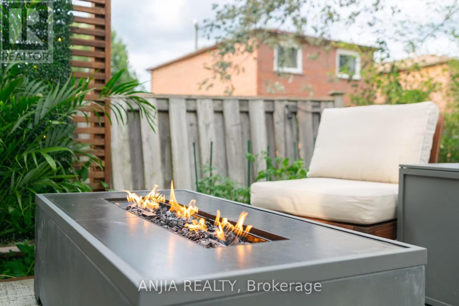 8 MARESFIELD DRIVE - 42