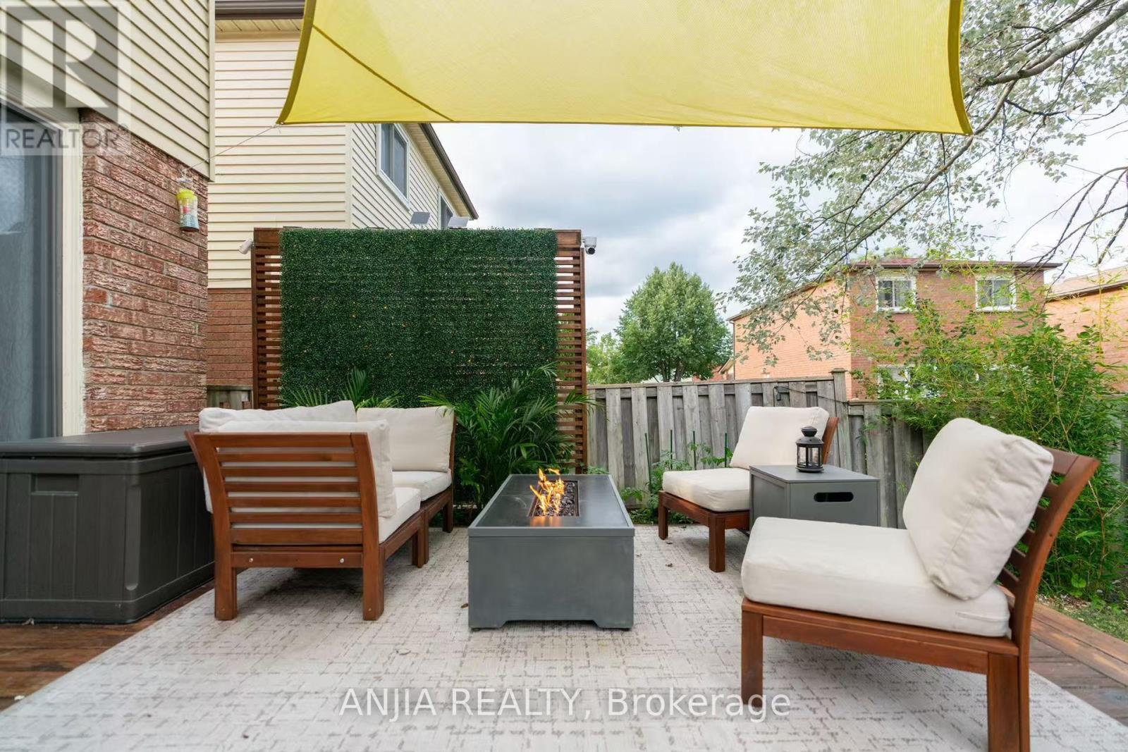 8 MARESFIELD DRIVE - 44