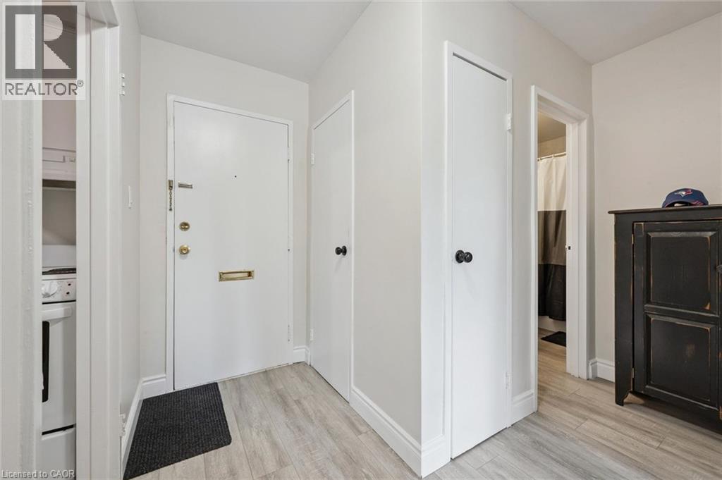 25 WALTON Avenue, Kitchener — photo 4