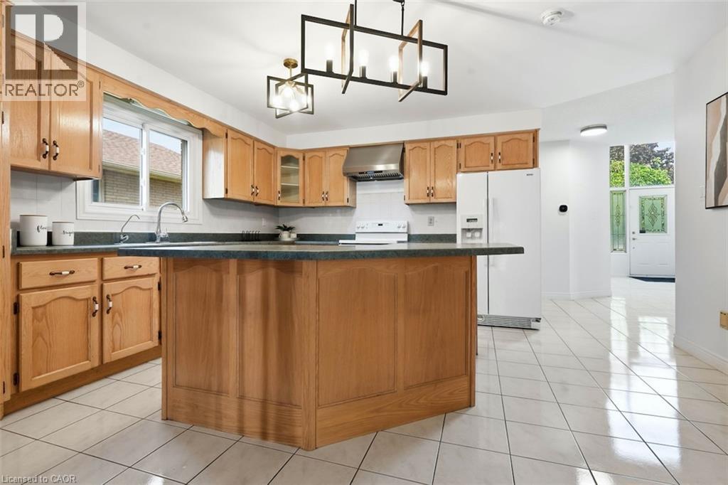 12 SUMNER Crescent - 9
