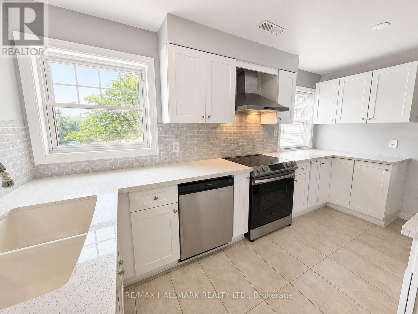 #E11 1665 Nash Road, Clarington (Courtice), Ontario, L1E1S8, Clarington (Courtice), Ontario — photo 4 of 5