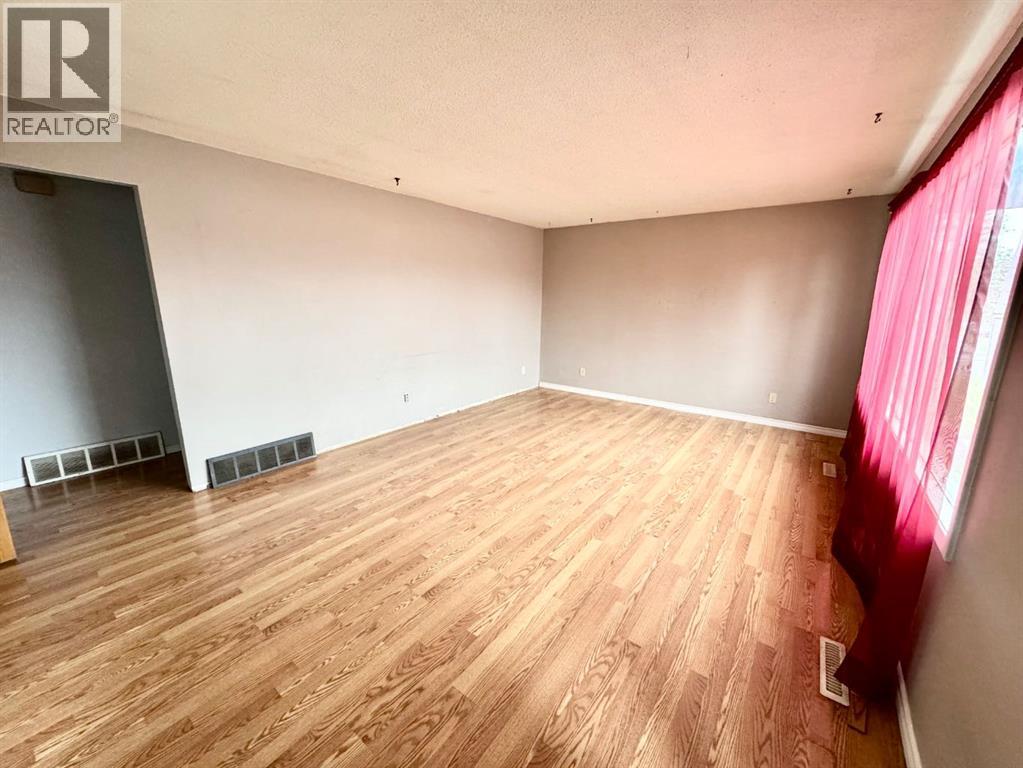 5536 47A Street - Image 4