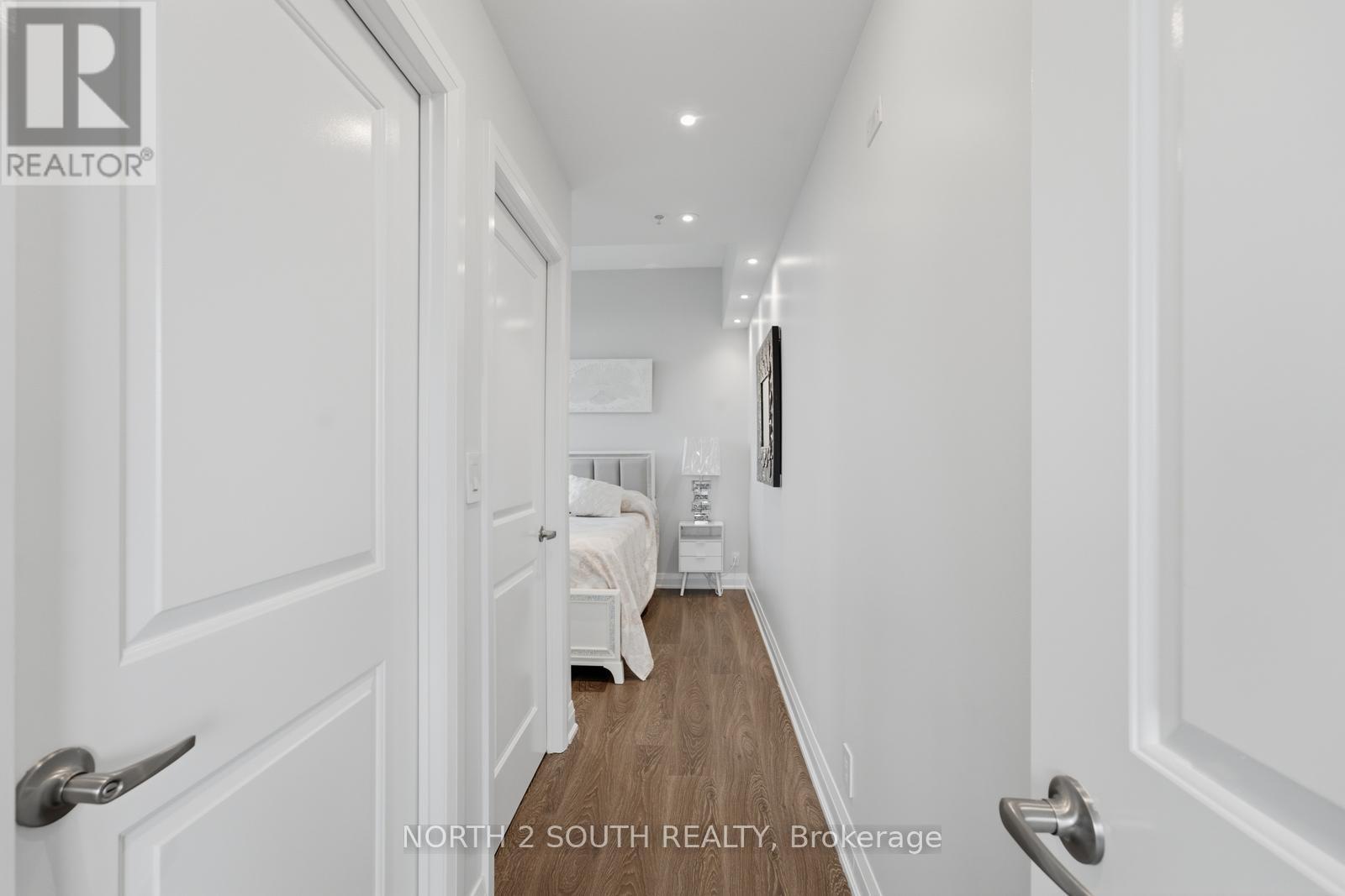 #1015 12 WOODSTREAM BOULEVARD - 22