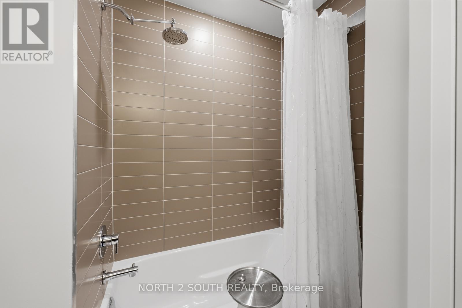 #1015 12 WOODSTREAM BOULEVARD - Image 31