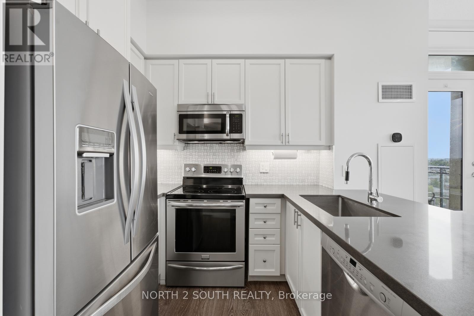 #1015 12 WOODSTREAM BOULEVARD - 8