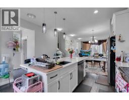4pc Bathroom - 552 Redstone Drive Ne, Calgary, AB T3N0R3 Photo 9