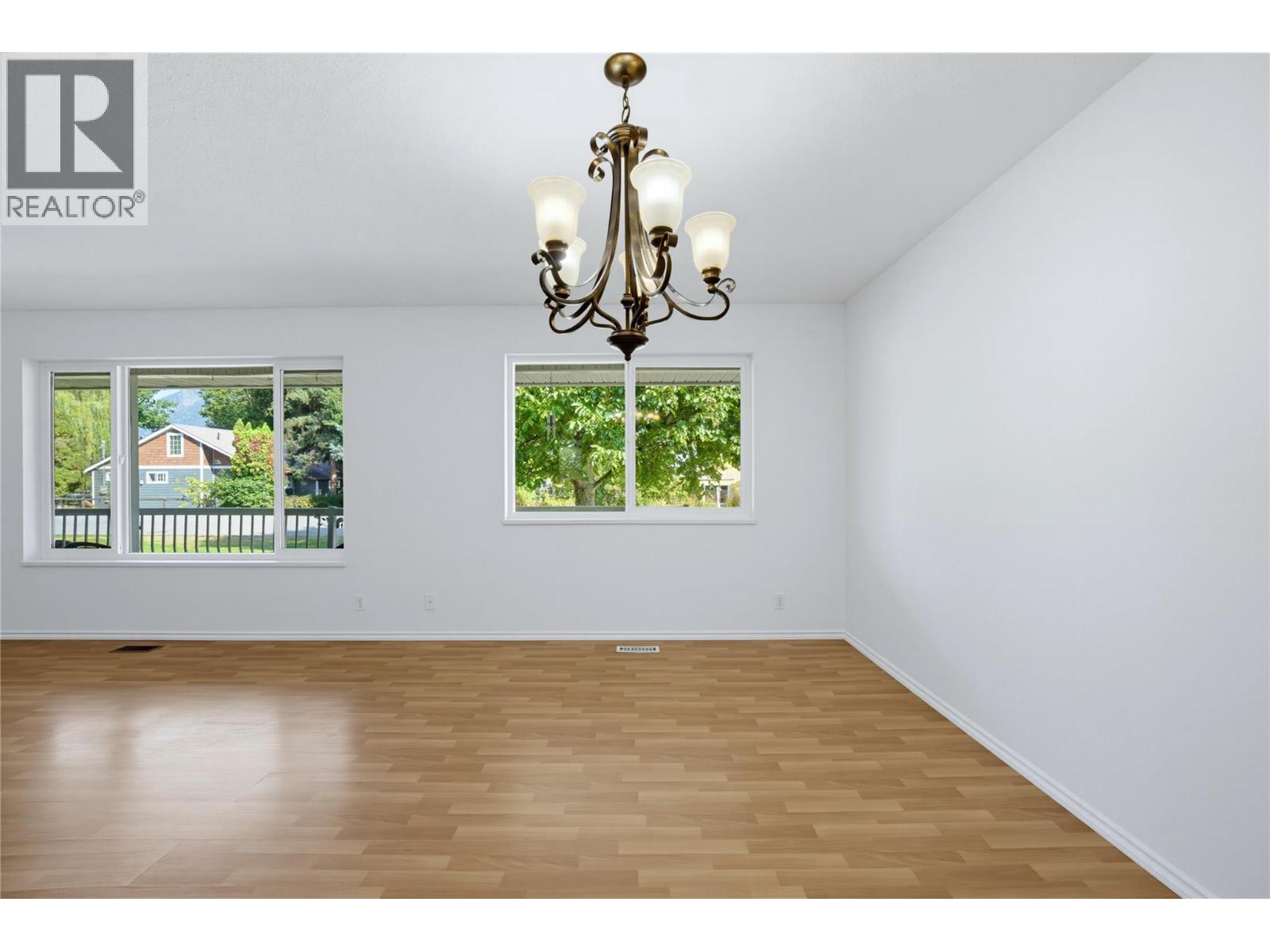 5080 70 Avenue NE - 10