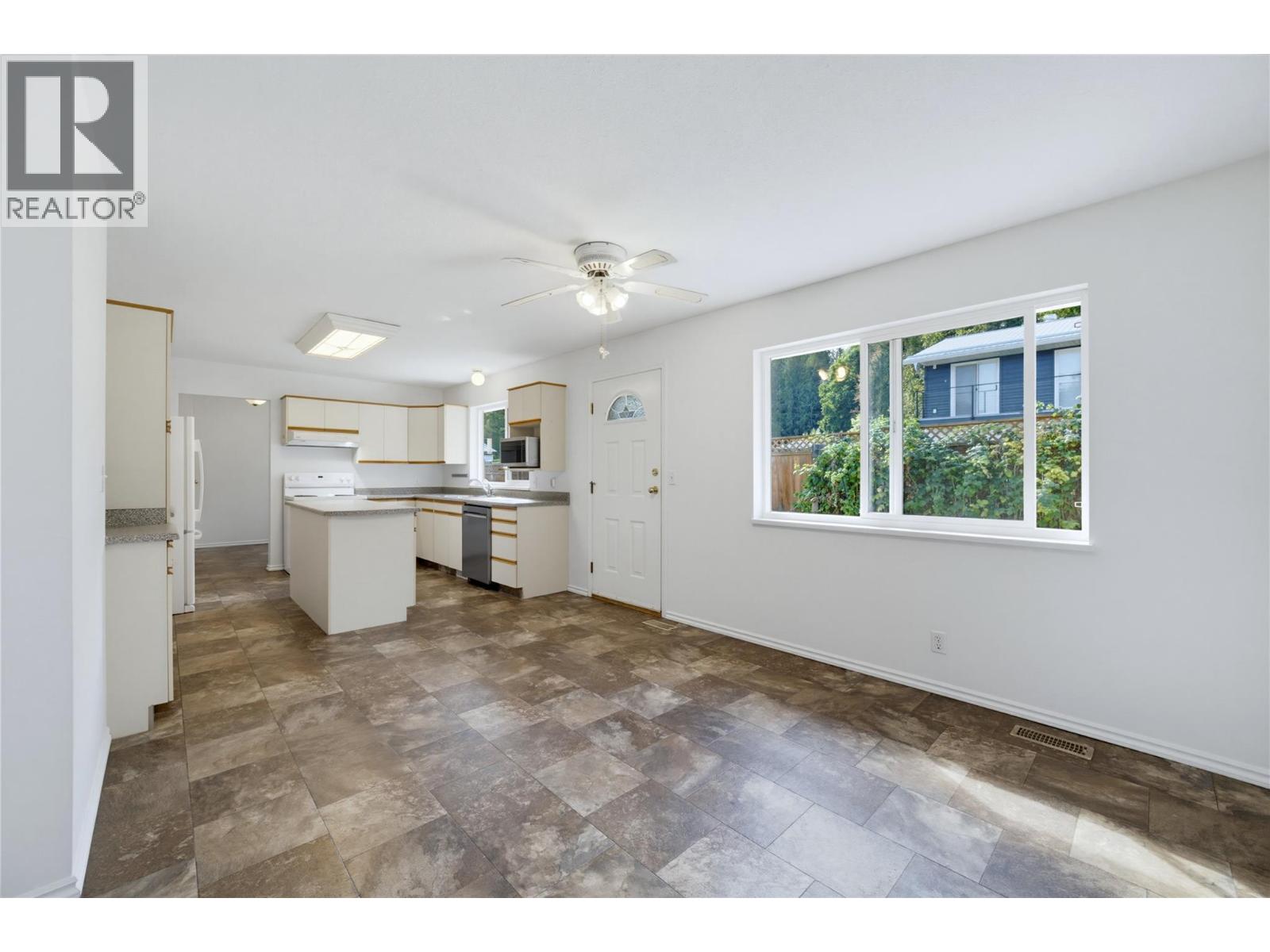 5080 70 Avenue NE - 12