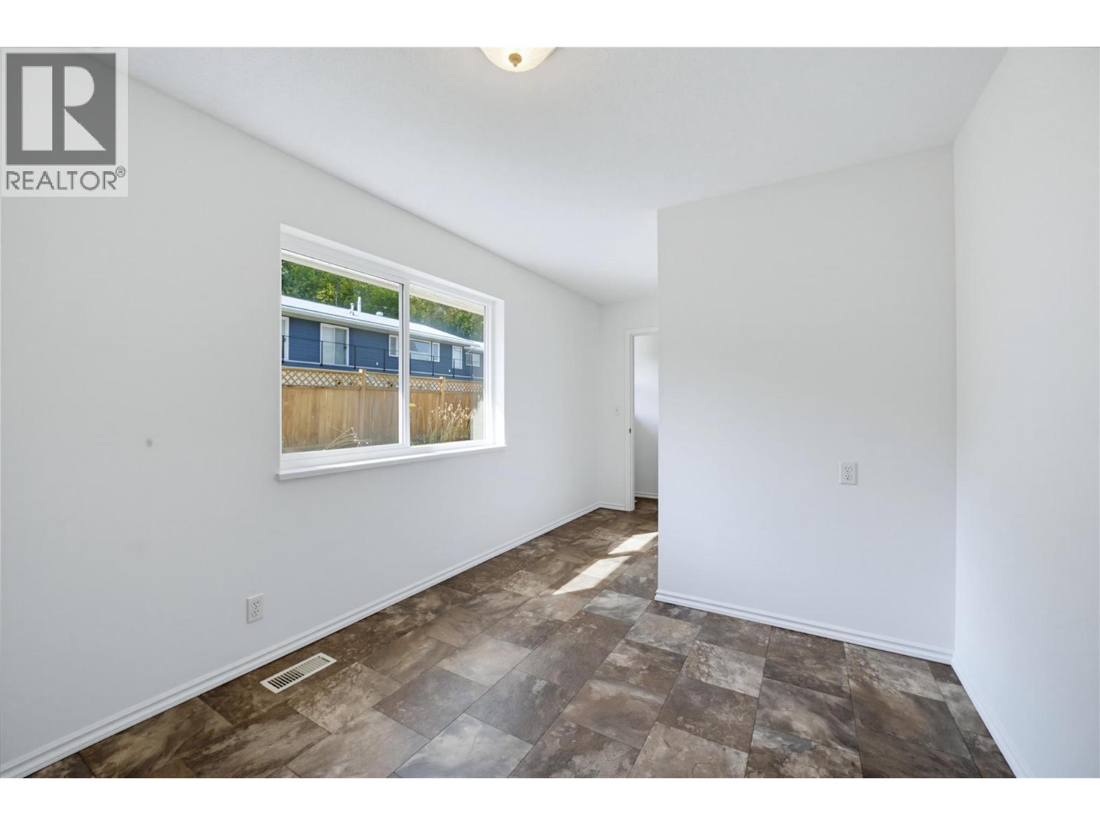 5080 70 Avenue NE - 24