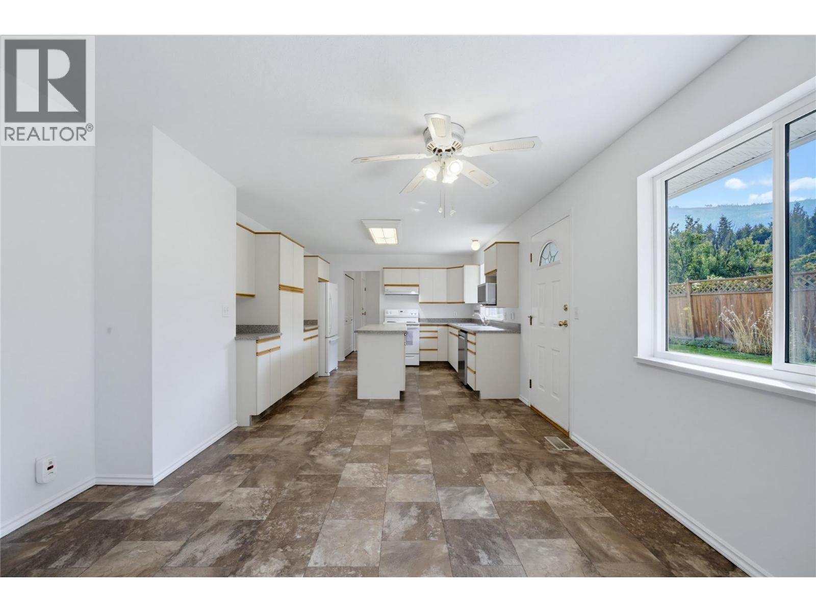 5080 70 Avenue NE - 14