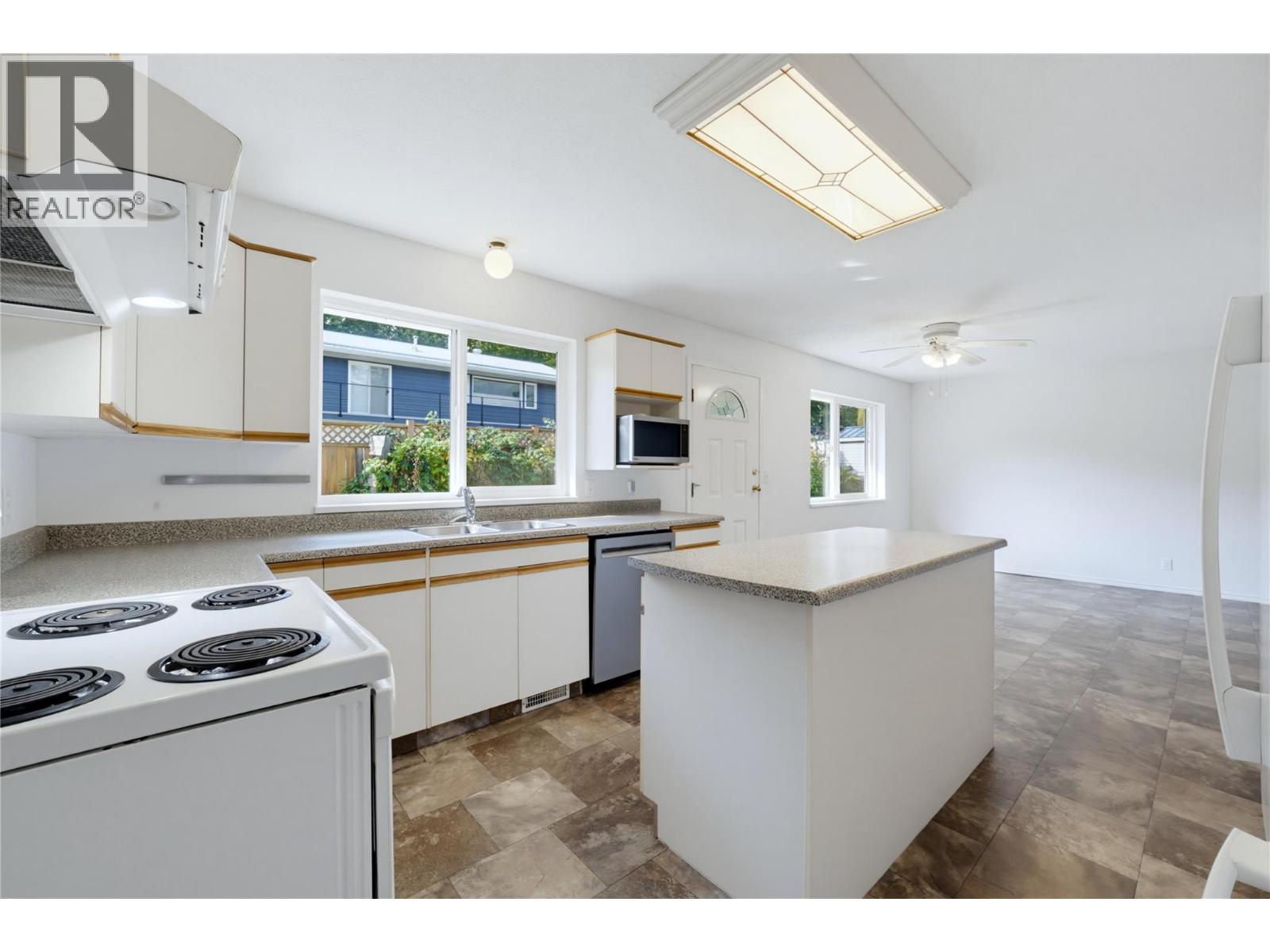 5080 70 Avenue NE - 21