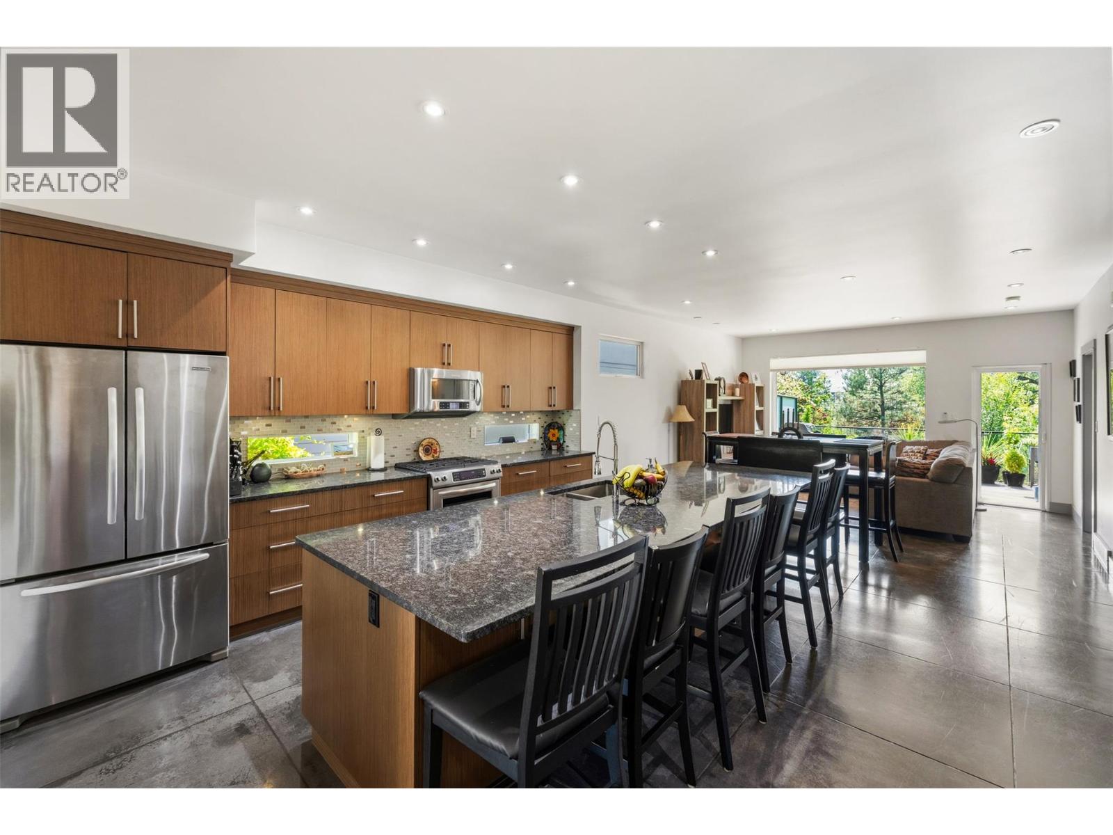 729 CREEKSIDE Road, Penticton