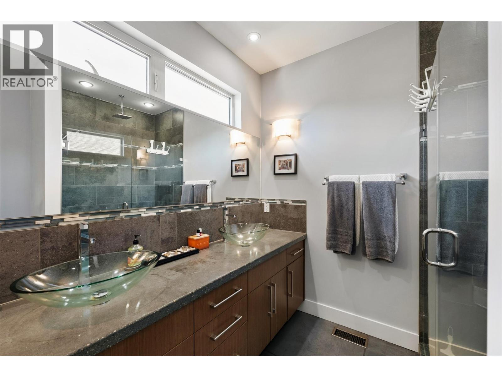729 CREEKSIDE Road, Penticton