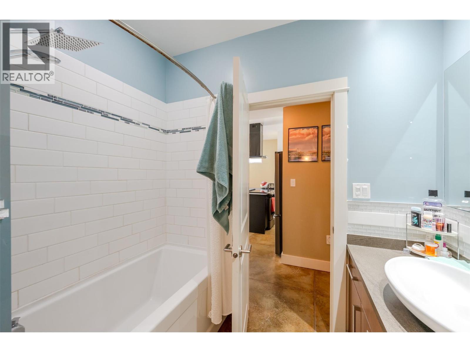 729 CREEKSIDE Road, Penticton