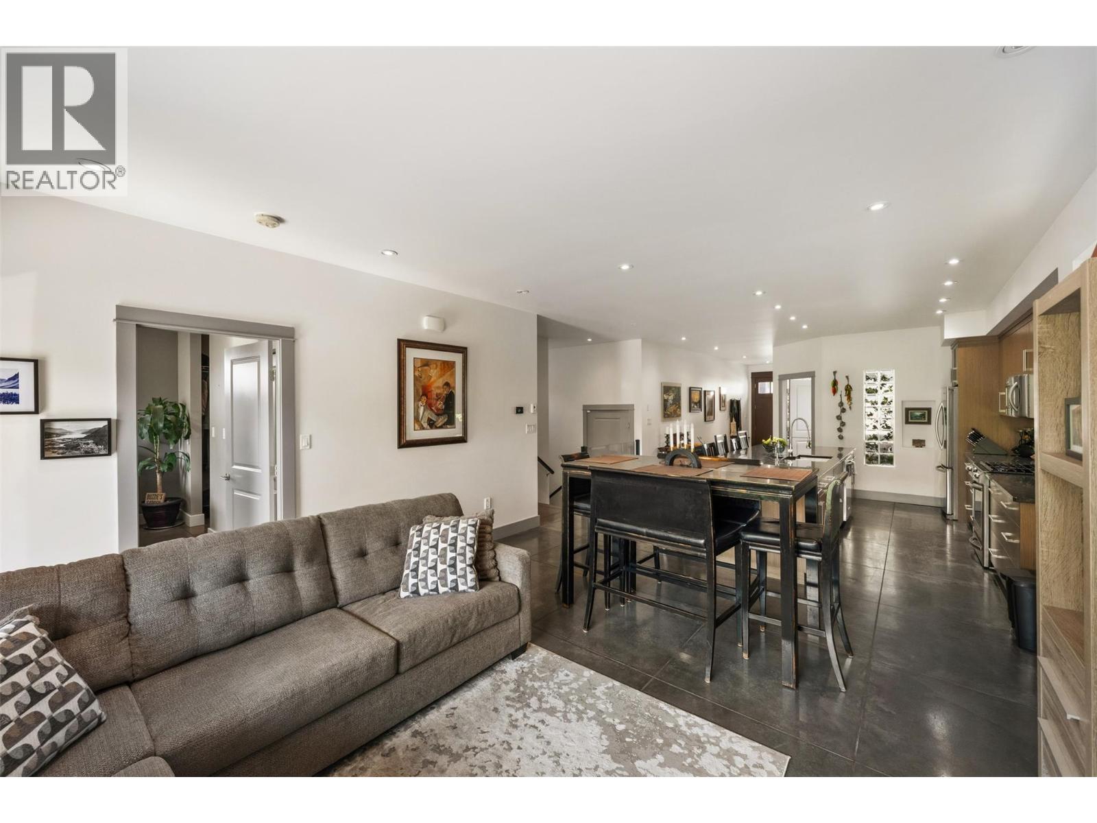 729 CREEKSIDE Road, Penticton
