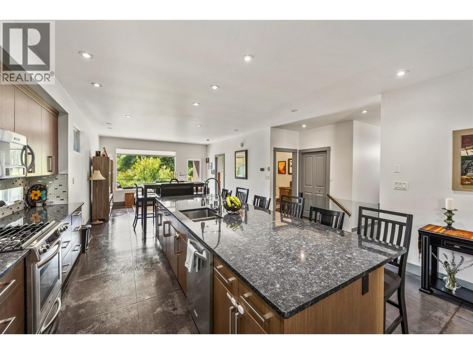 729 CREEKSIDE Road, Penticton