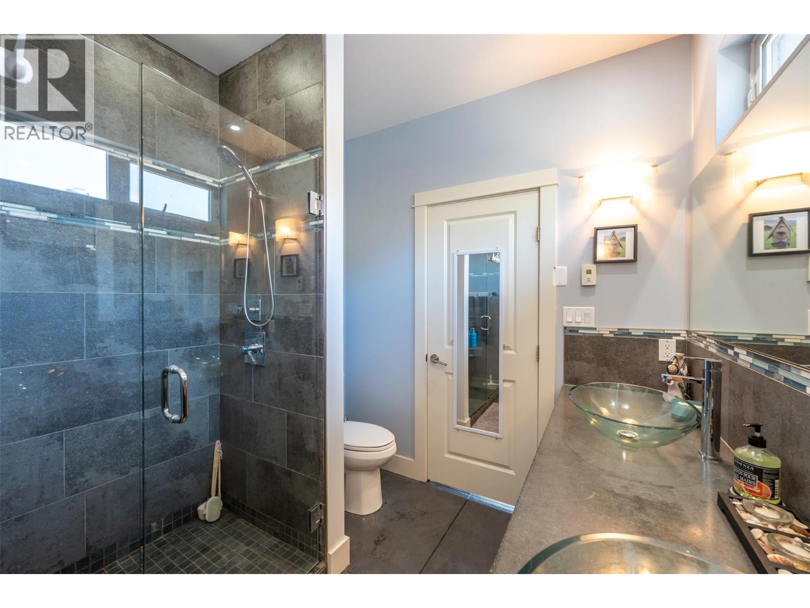 729 CREEKSIDE Road, Penticton