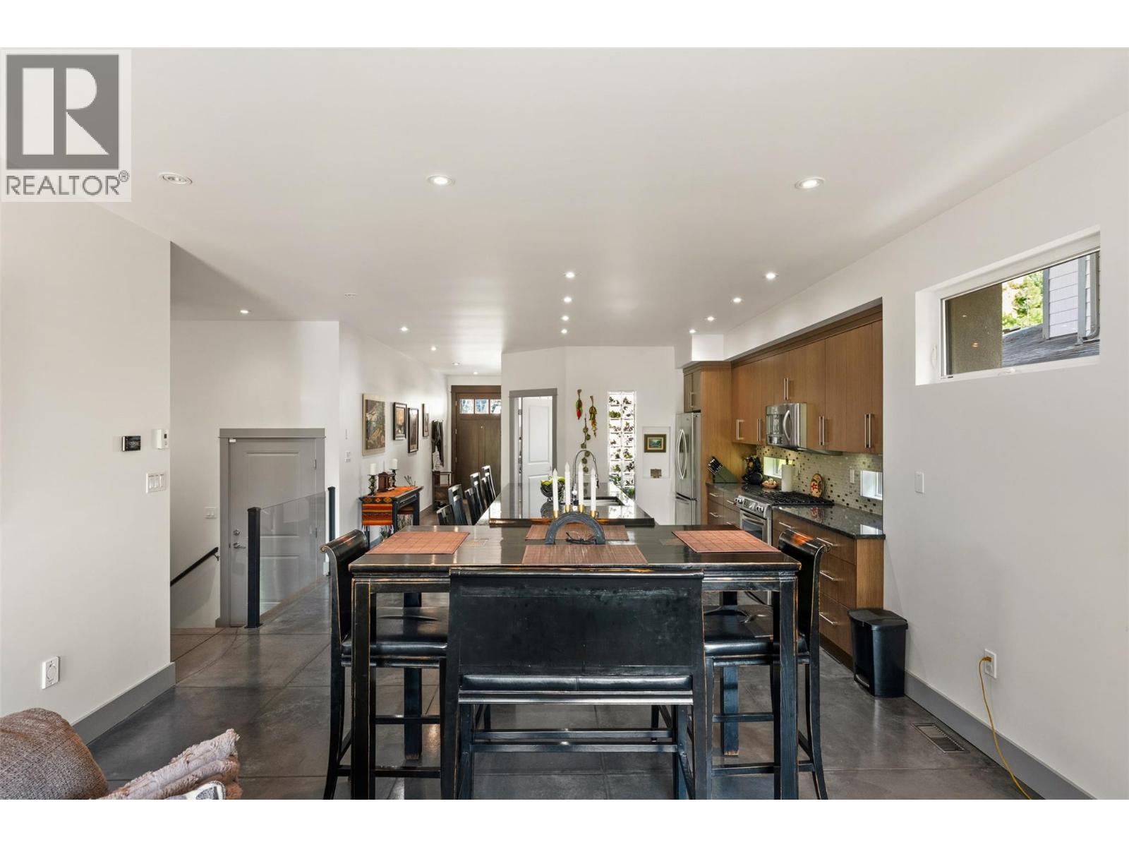 729 CREEKSIDE Road, Penticton
