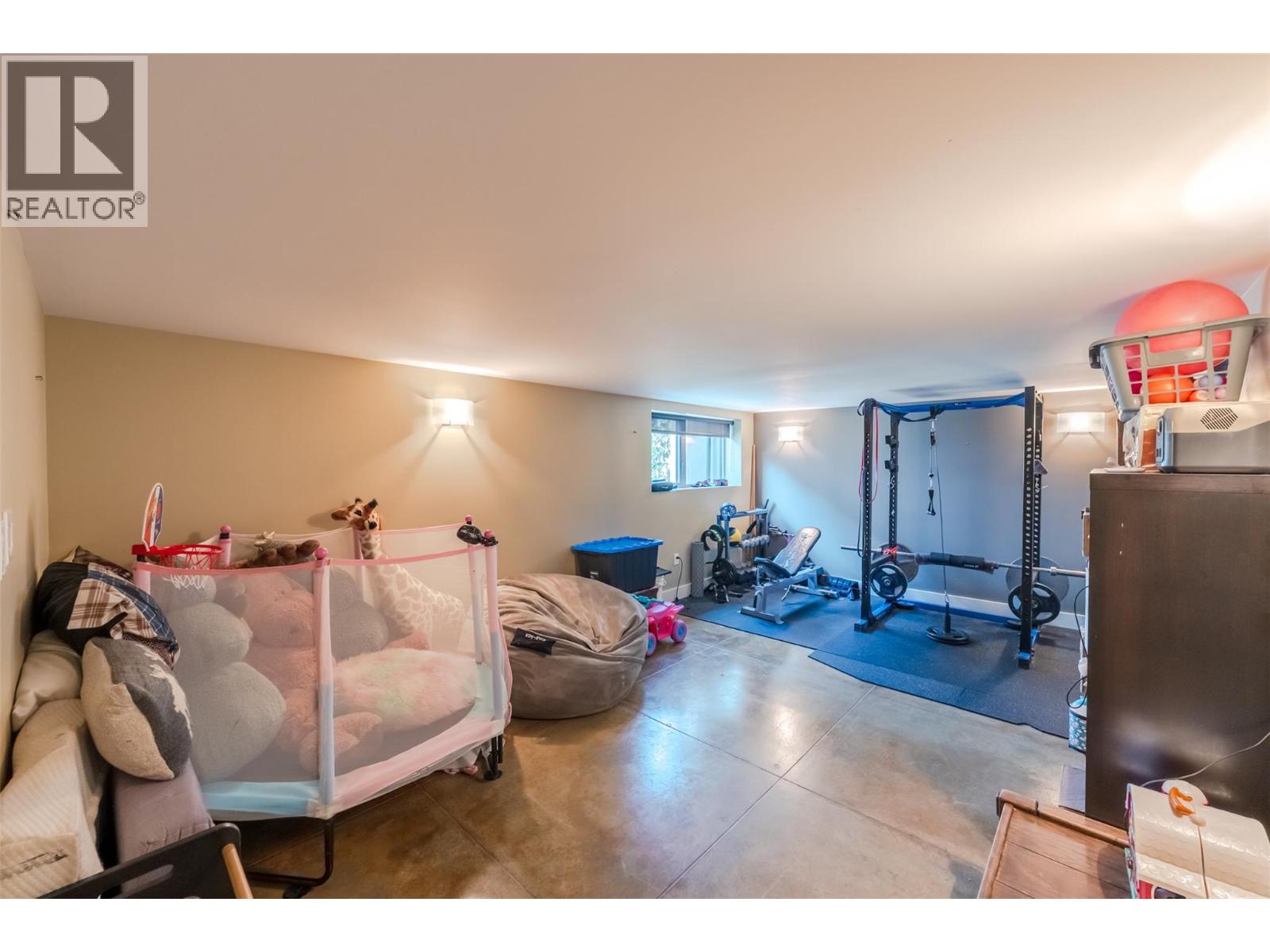 729 CREEKSIDE Road, Penticton