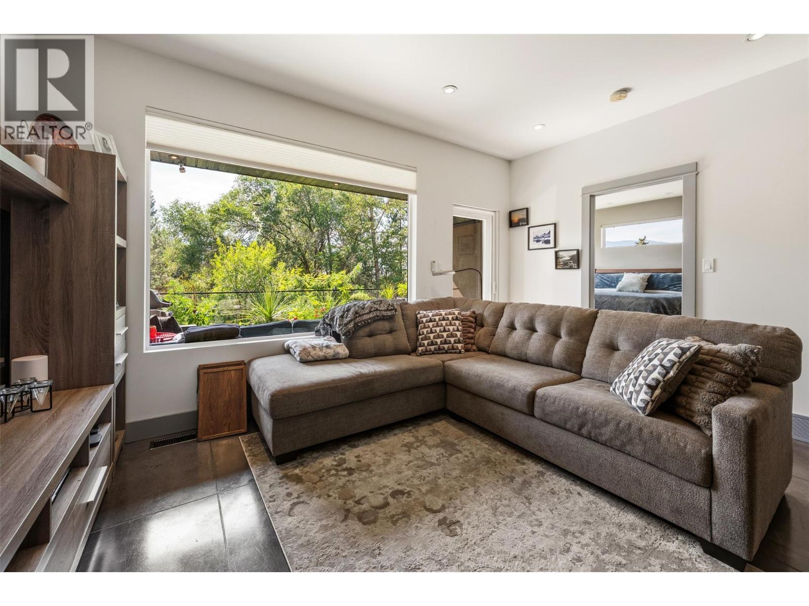 729 CREEKSIDE Road - 6