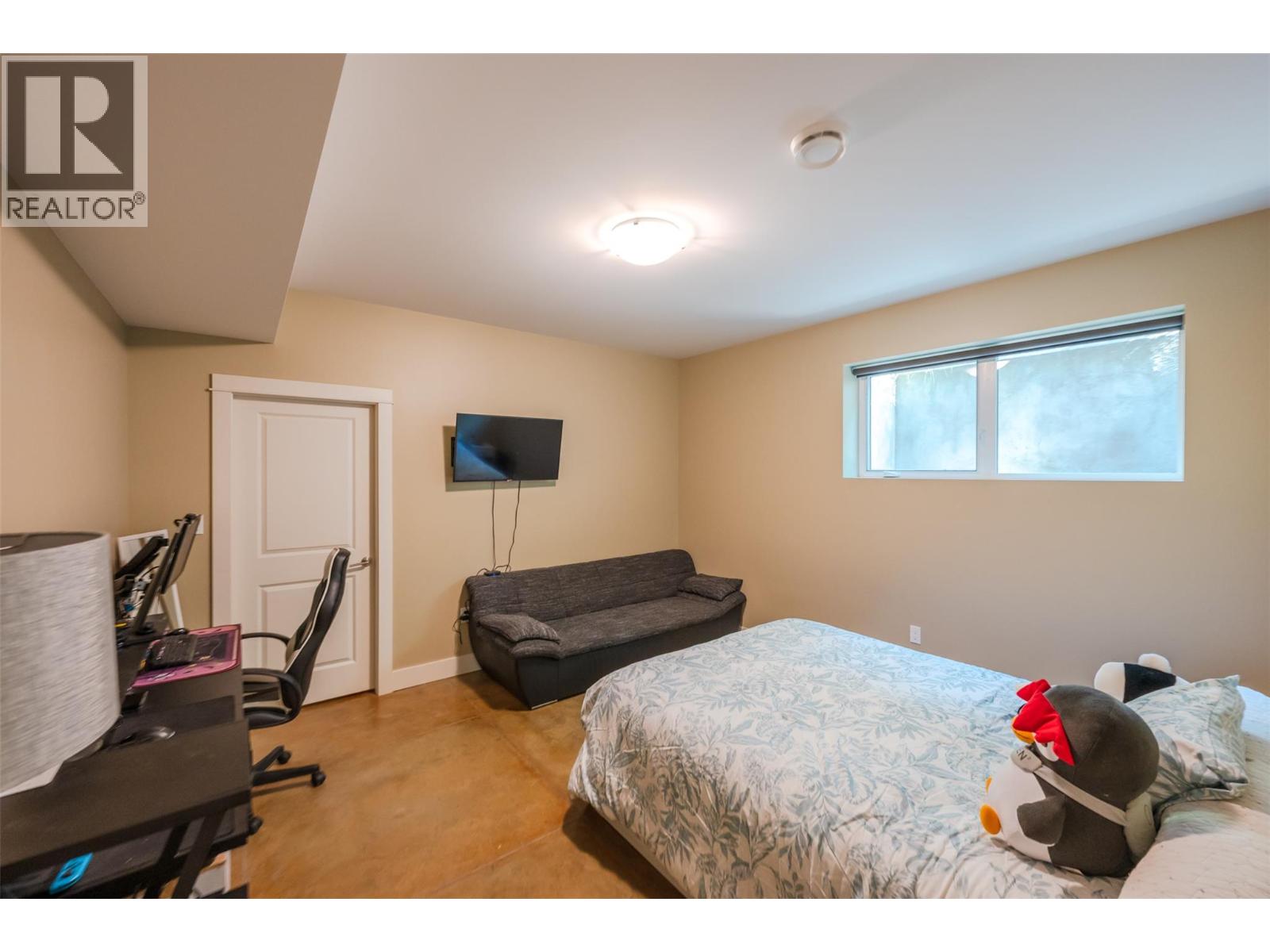 729 CREEKSIDE Road, Penticton