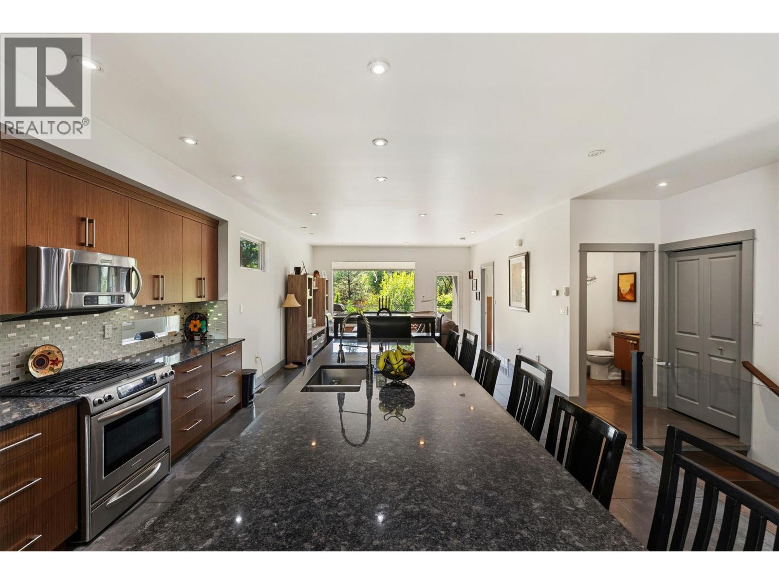 729 CREEKSIDE Road, Penticton