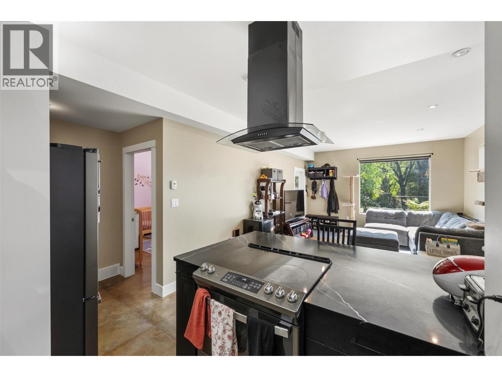 729 CREEKSIDE Road, Penticton