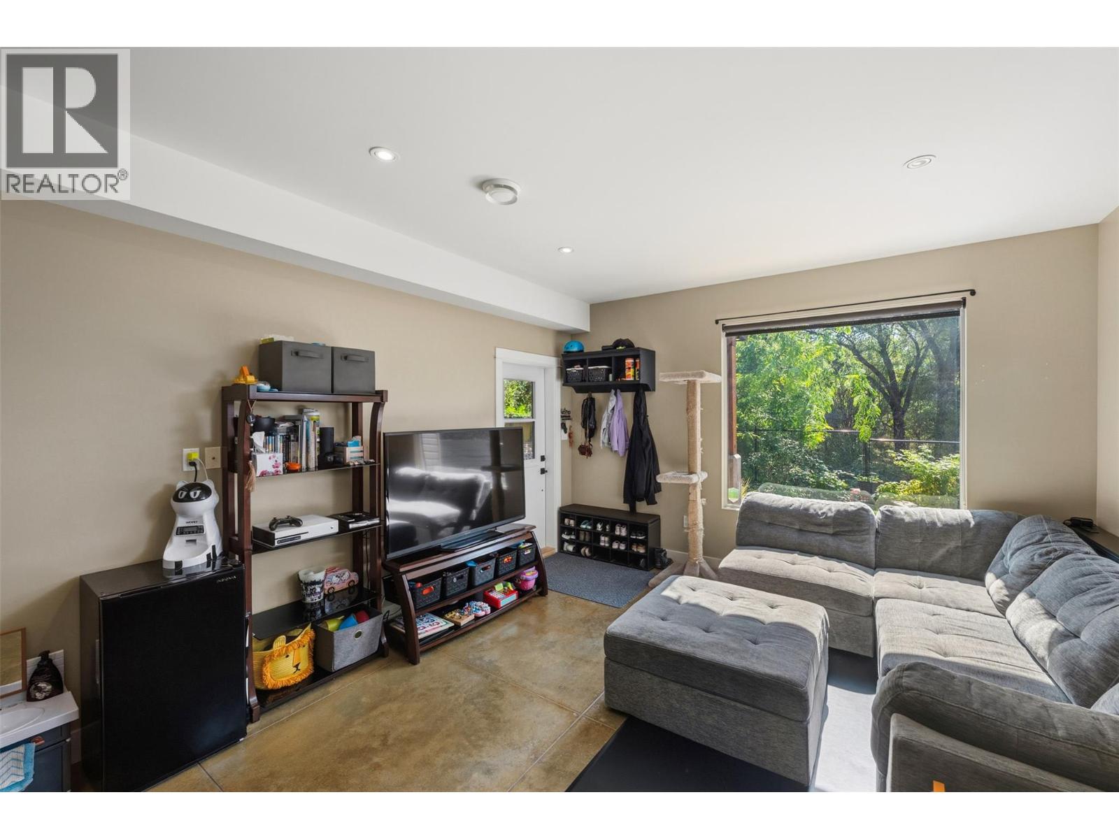 729 CREEKSIDE Road, Penticton