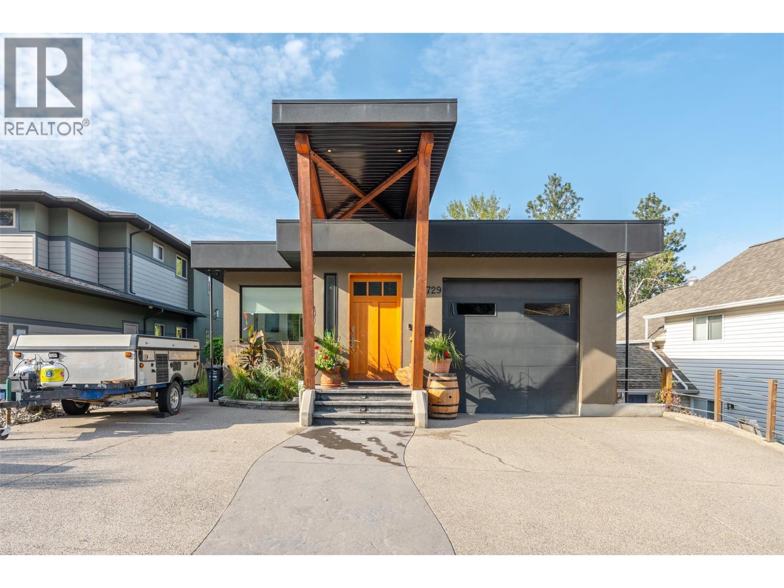 729 CREEKSIDE Road, Penticton