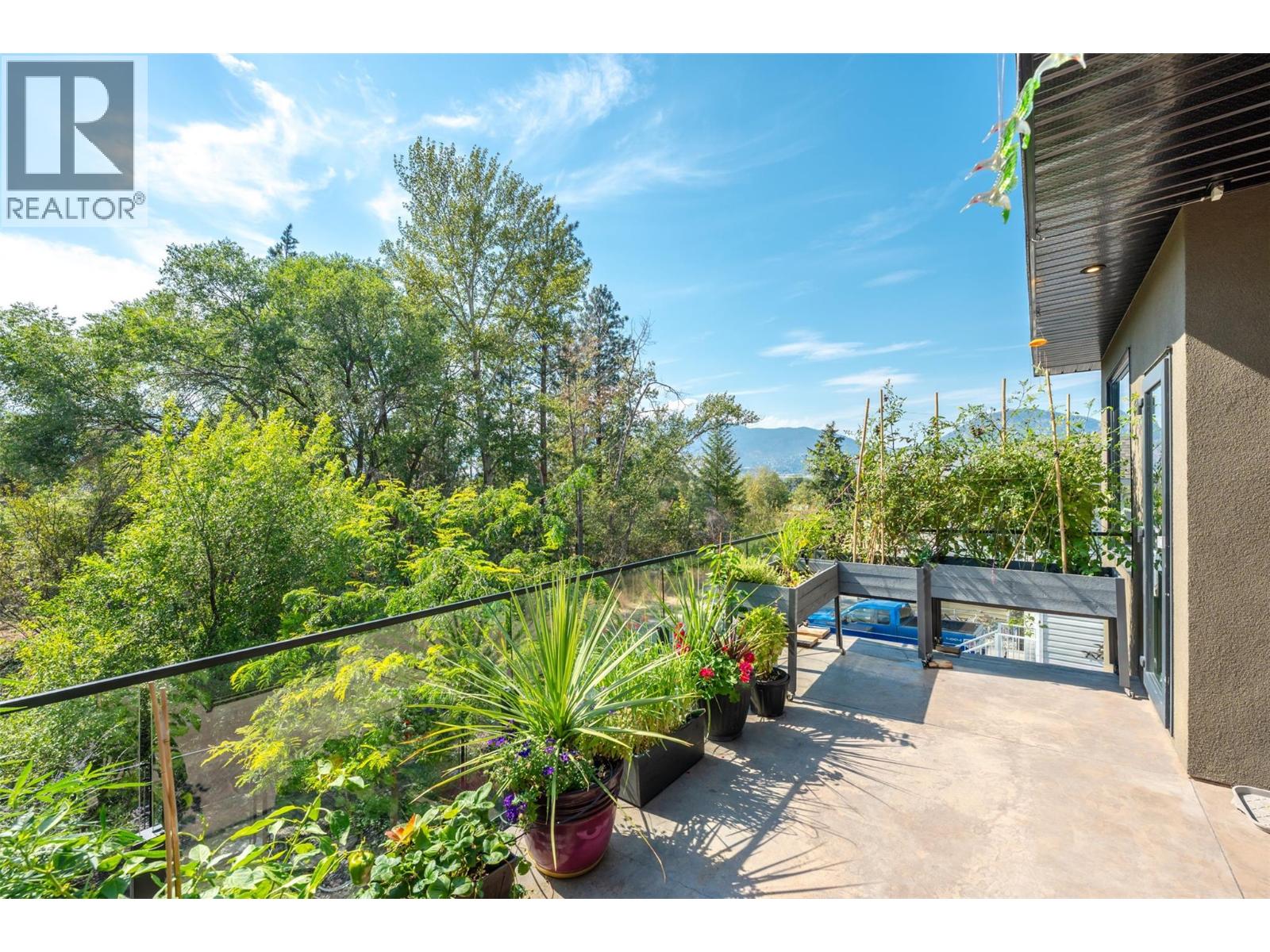 729 CREEKSIDE Road, Penticton