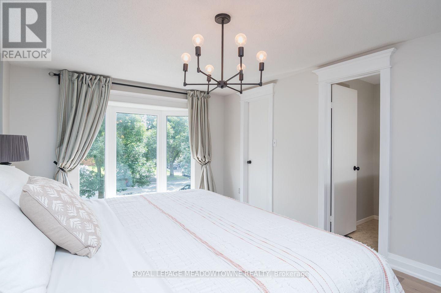 823 LAURIER AVENUE - 22