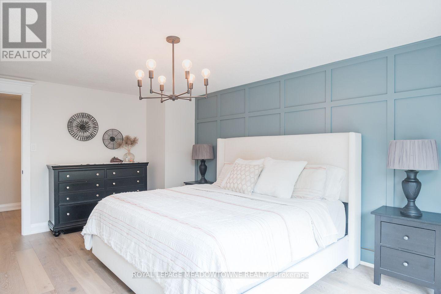 823 LAURIER AVENUE - Image 23
