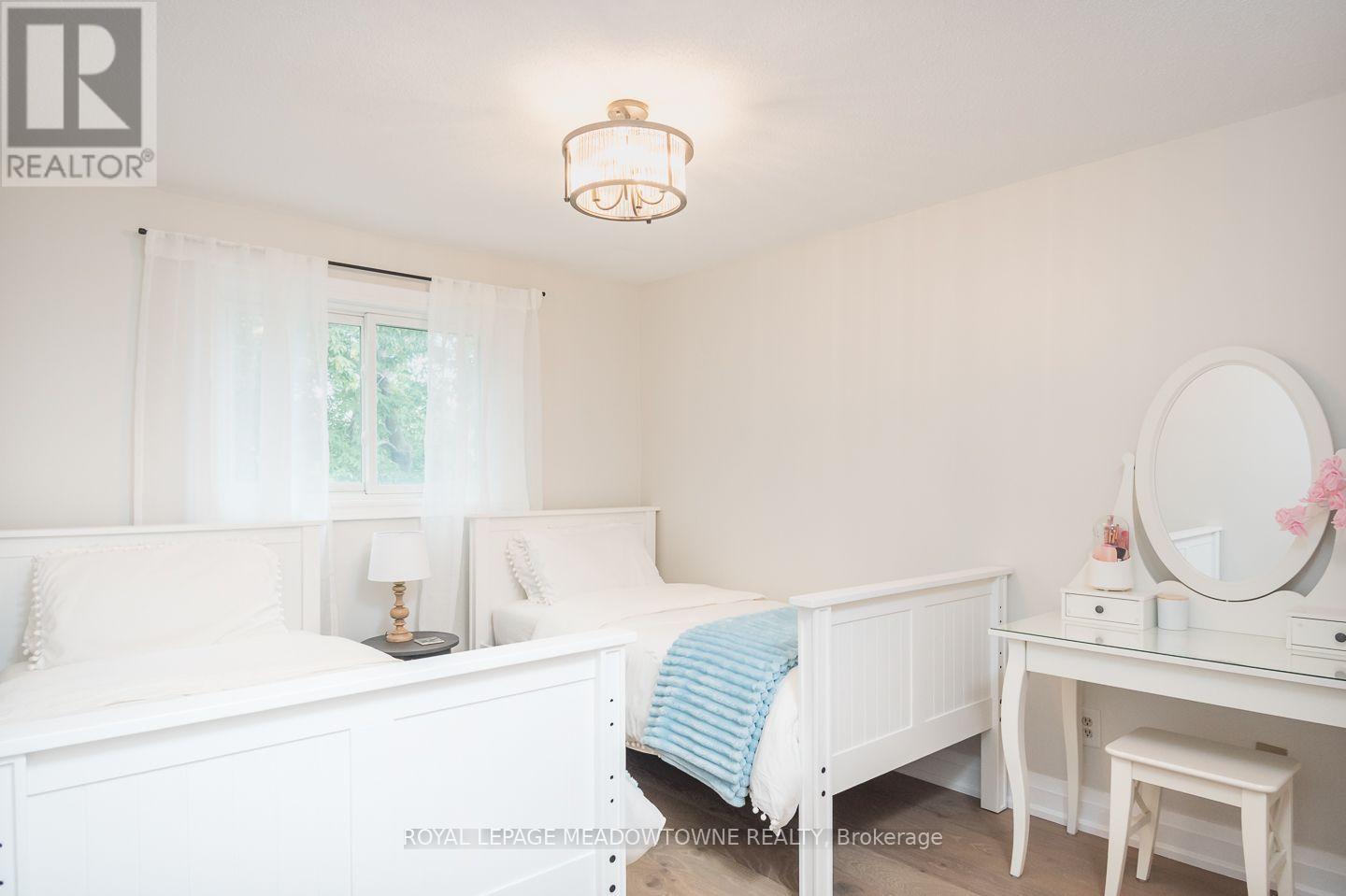 823 LAURIER AVENUE - 28