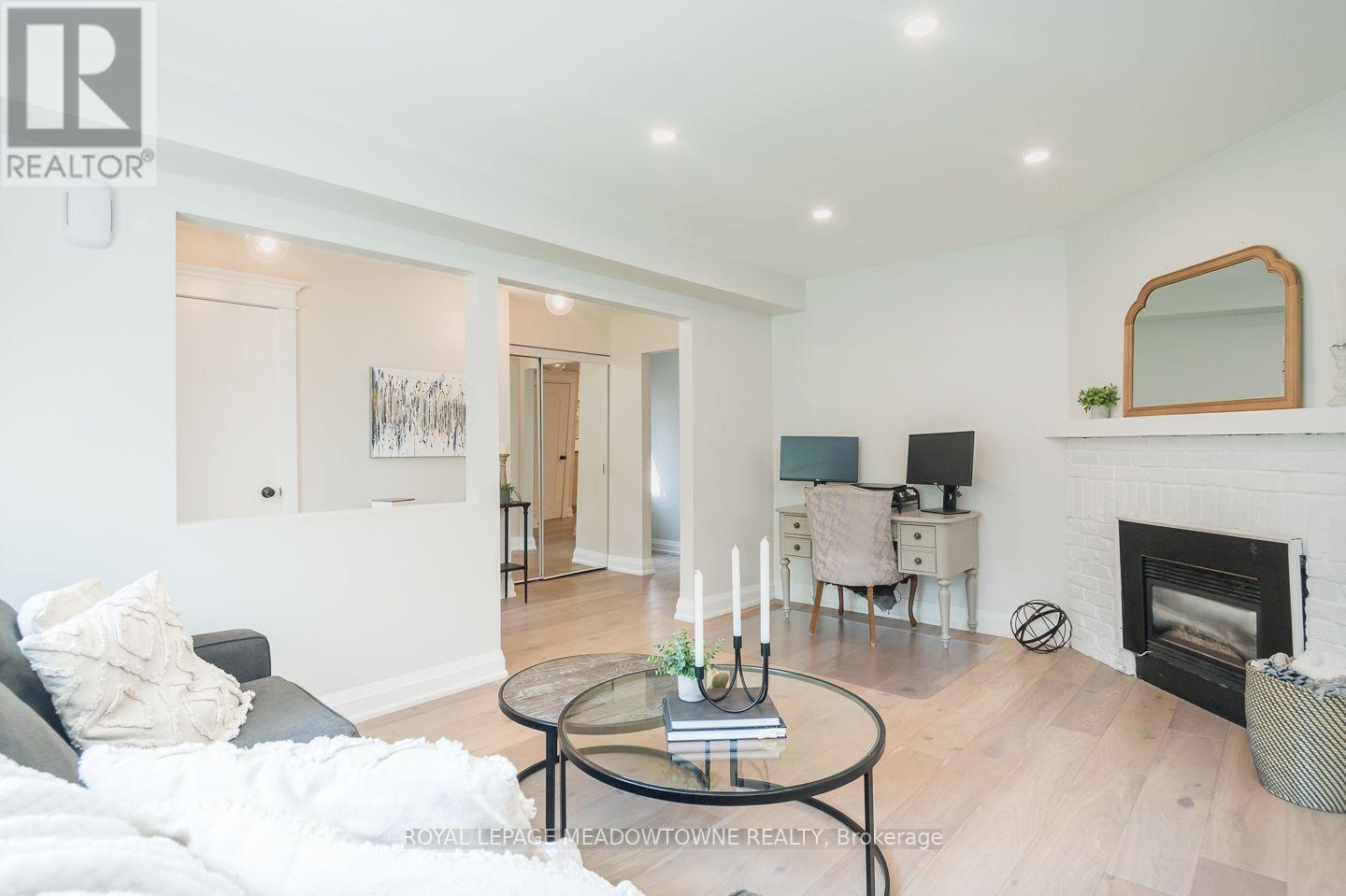 823 LAURIER AVENUE - 4