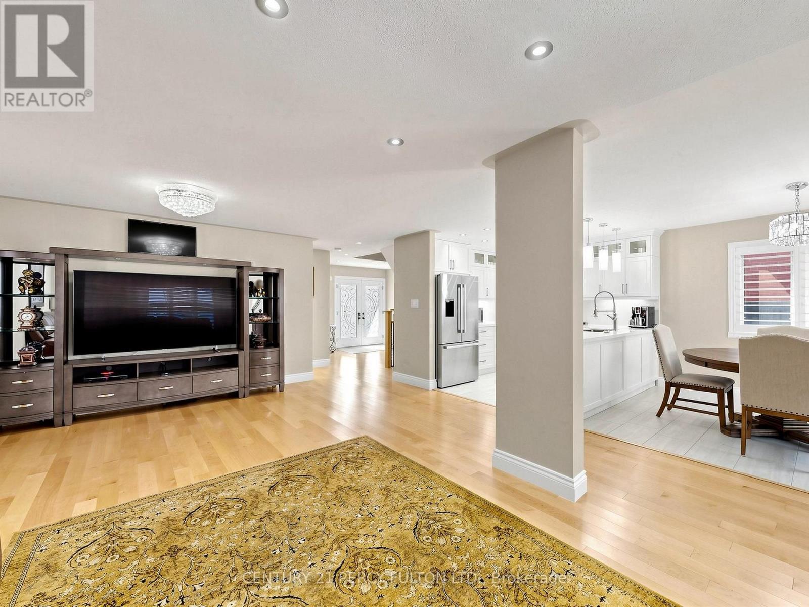 18 WYMAN CRESCENT - 10