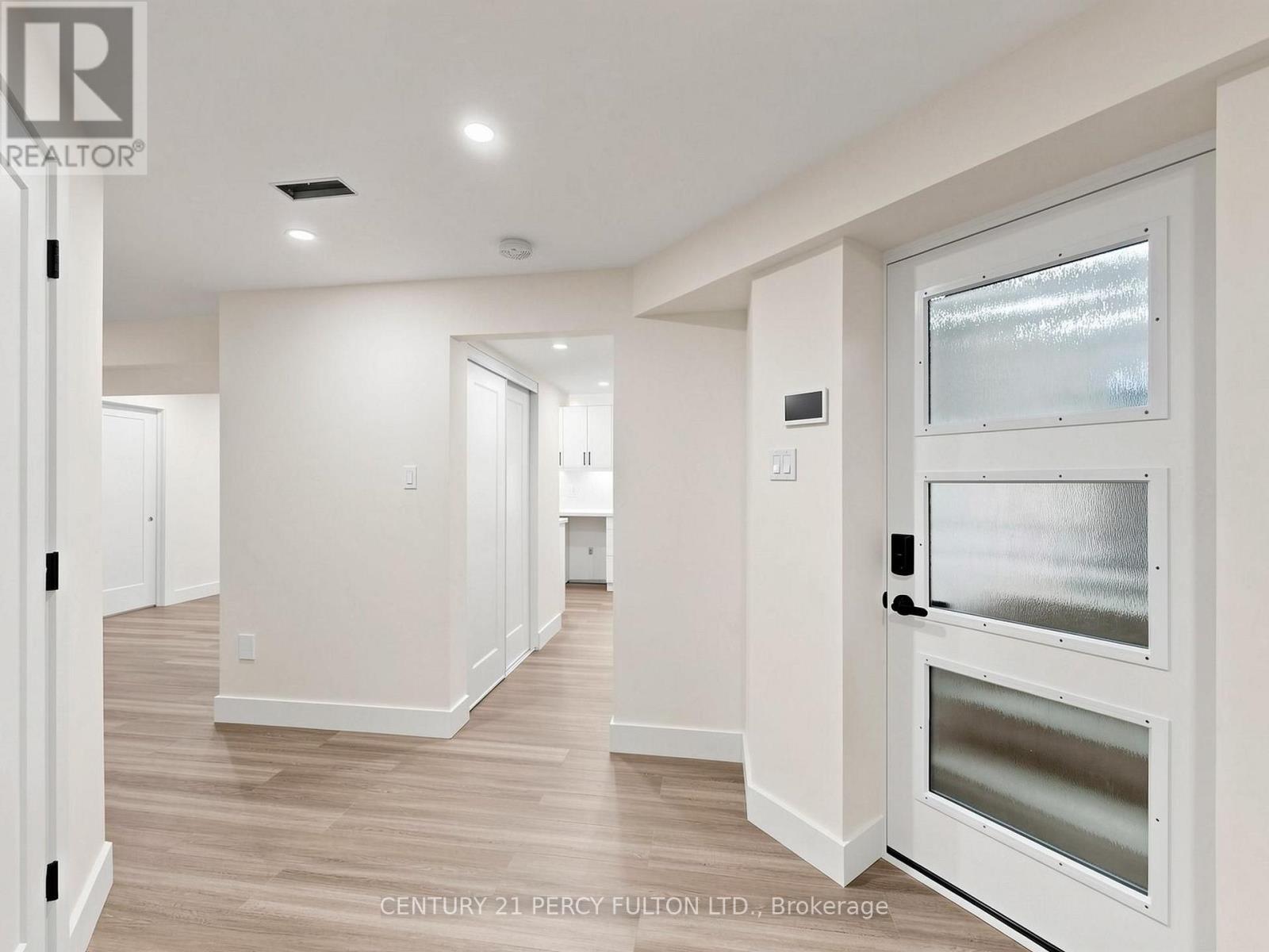 18 WYMAN CRESCENT - 23