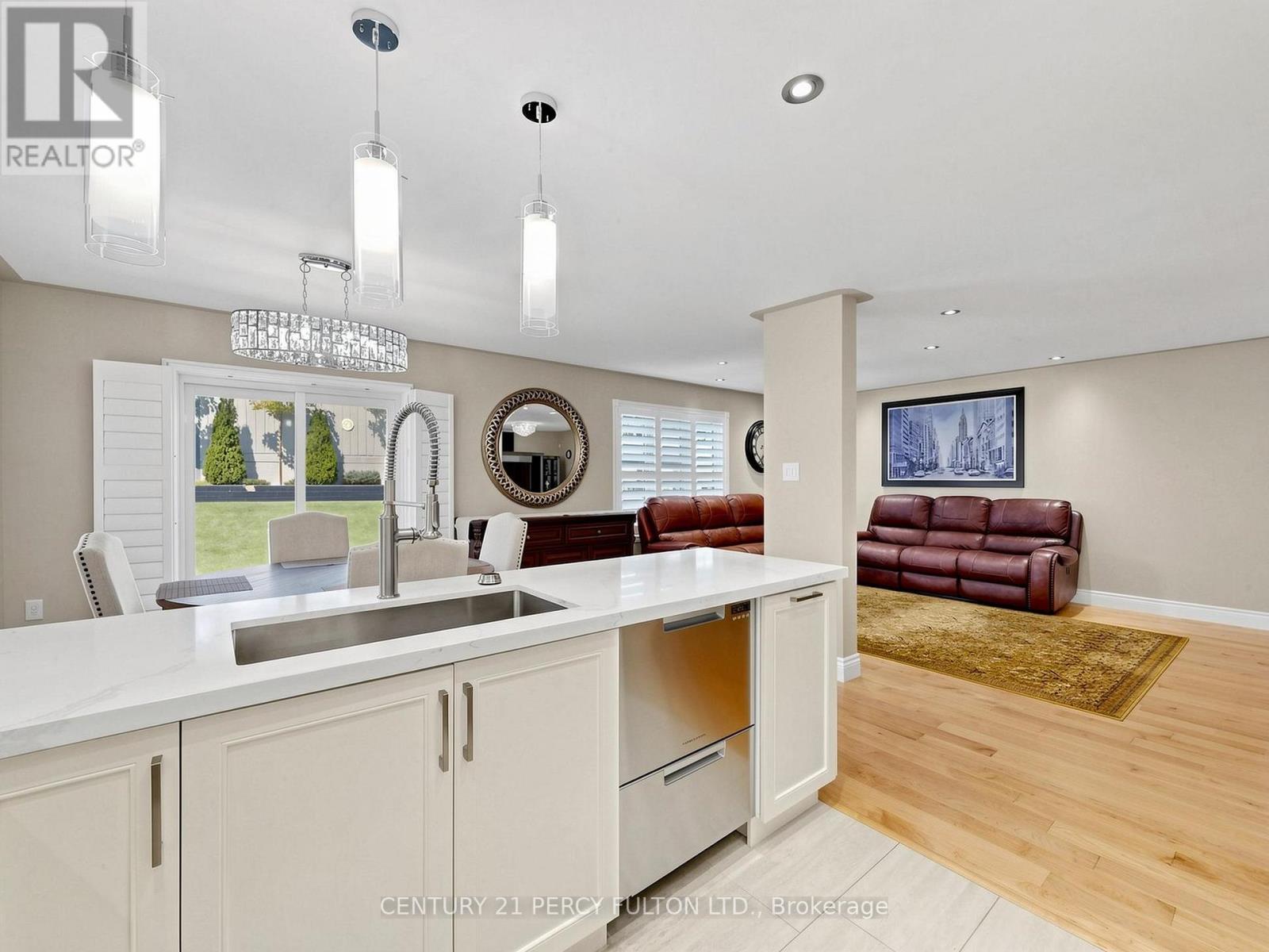 18 WYMAN CRESCENT - 8