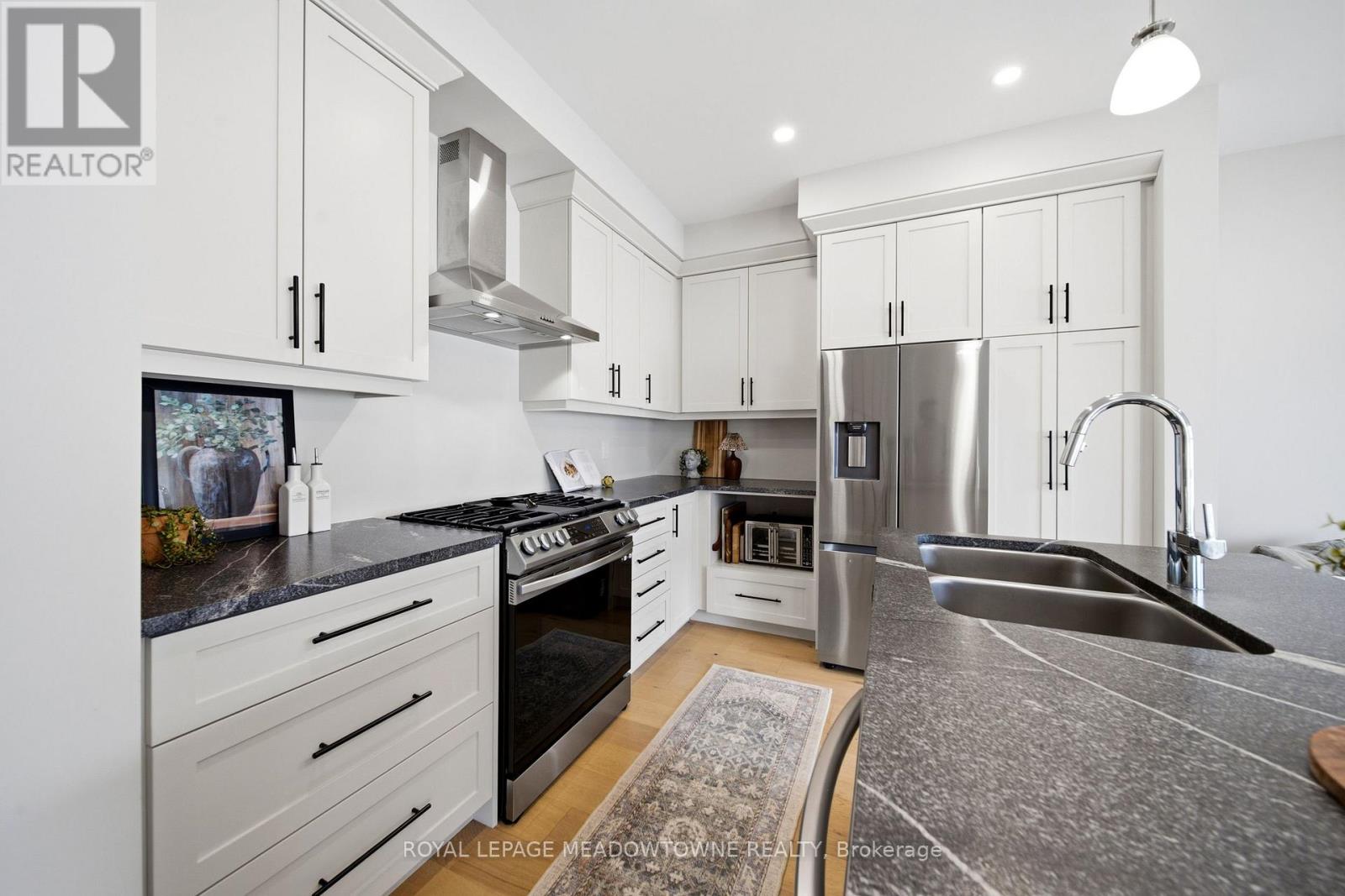 #5 675 VICTORIA ROAD - Image 18