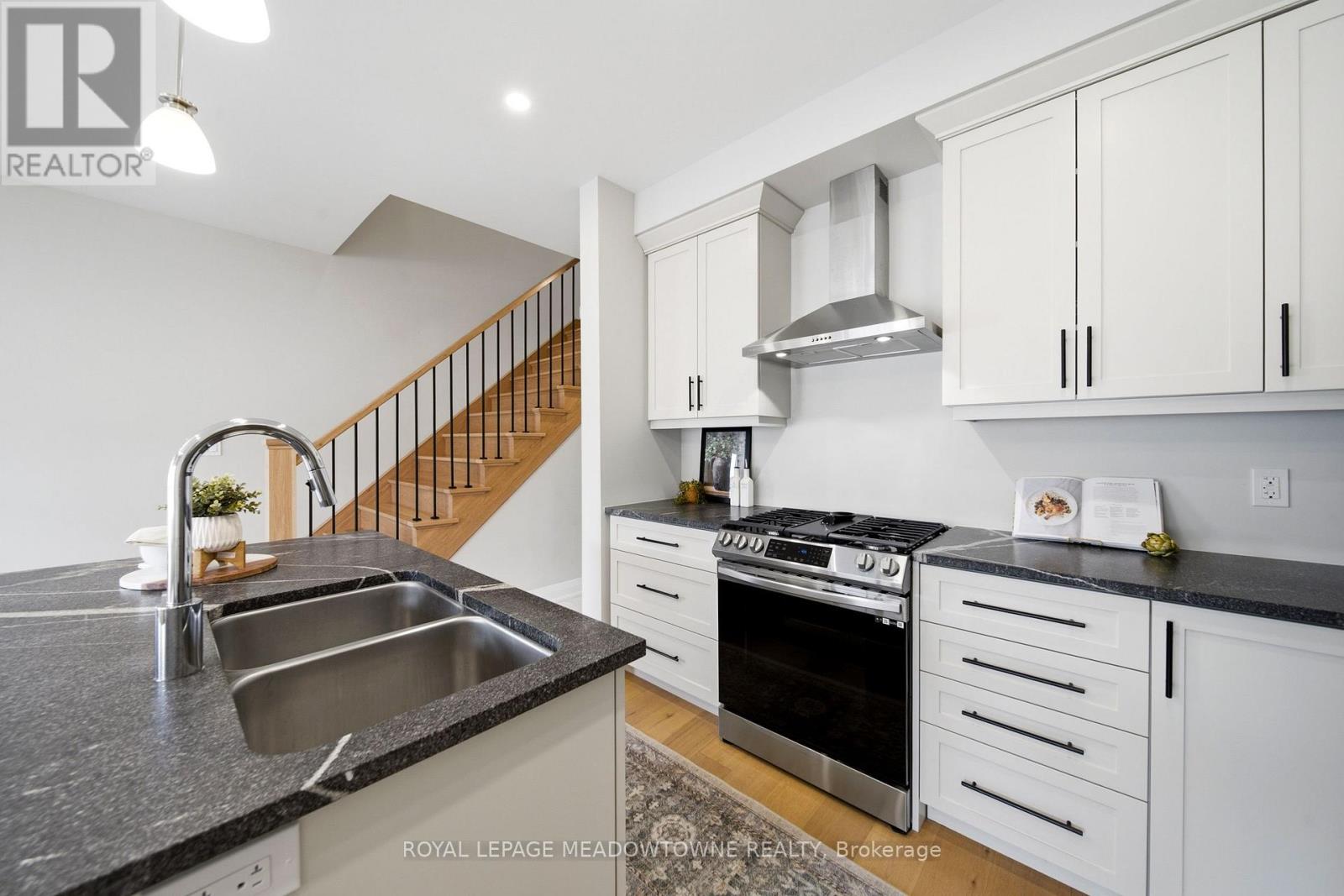 #5 675 VICTORIA ROAD - Image 20