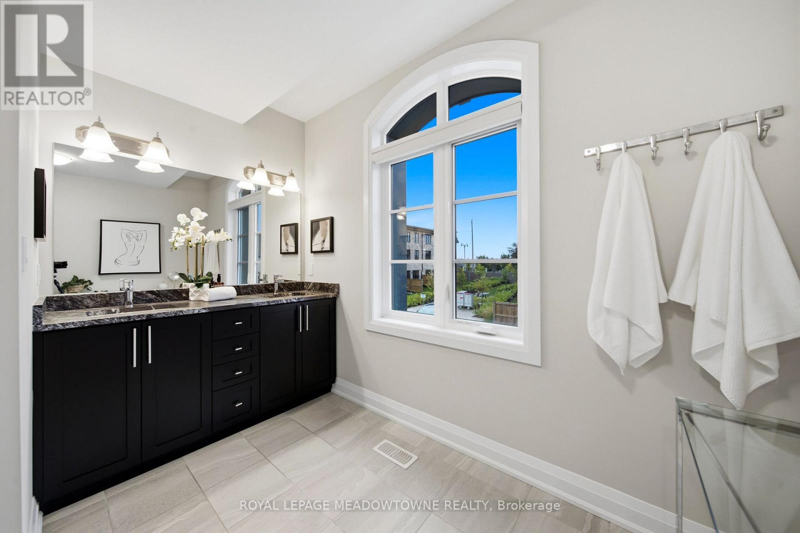 #5 675 VICTORIA ROAD - 28